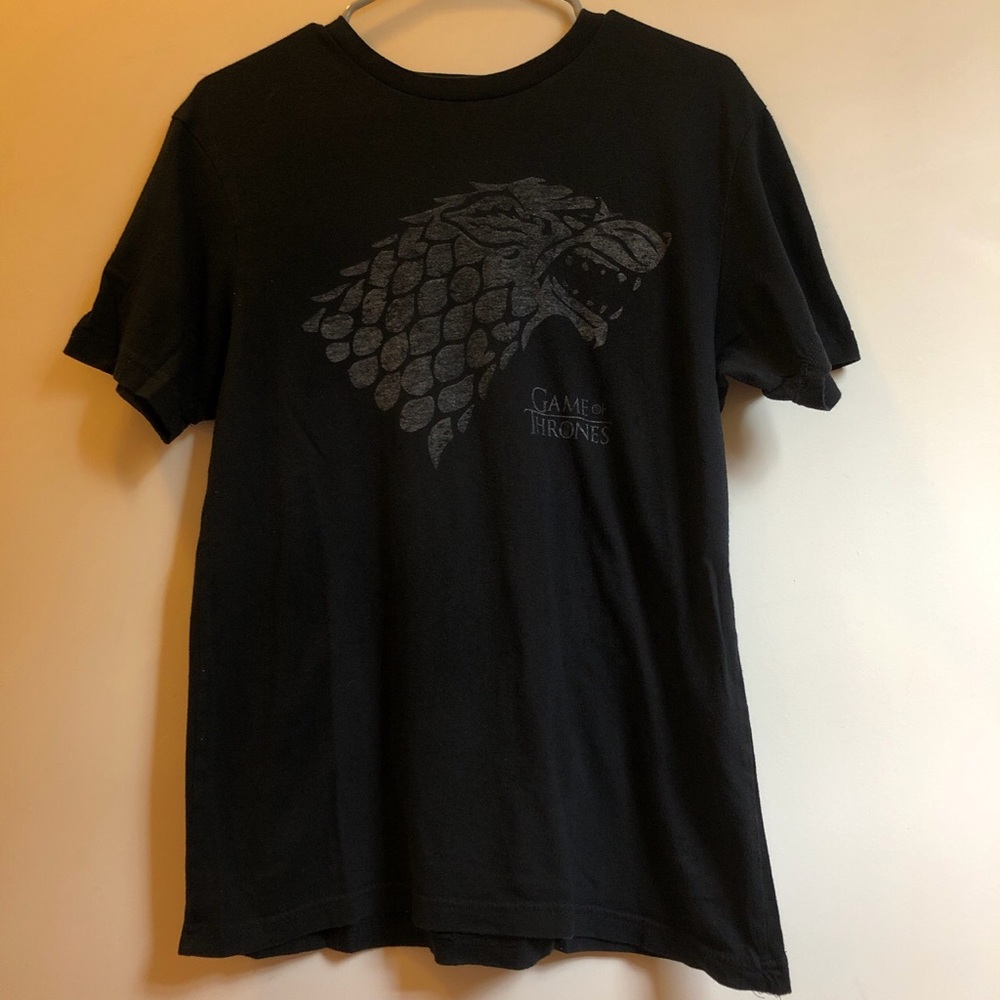 Men’s Medium Game of Thrones tee